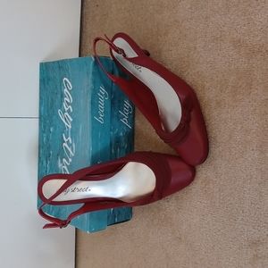 Easy Street red heels 👠 8.5